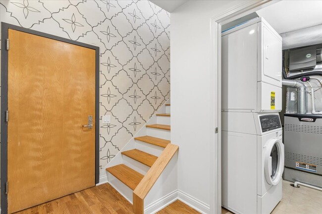 Photo - 1140 W Cornelia Ave