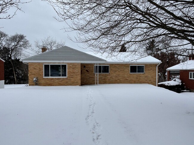 Remodeled 3 bedroom home in Bethel Park! - Remodeled 3 bedroom home in Bethel Park!