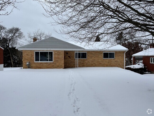 Building Photo - Remodeled 3 bedroom home in Bethel Park!