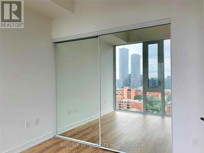 Photo - 158 Front St E Unité 1020