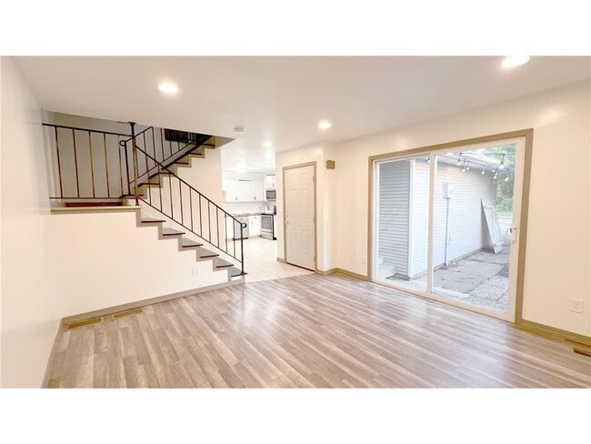 Photo - 7694 Dunmore Rd