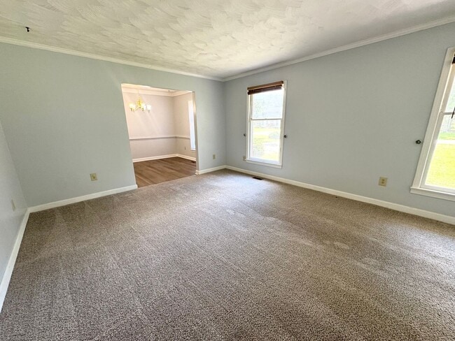 Photo - 102 Hunters Trail W