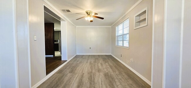 Photo - 2136 Bouyer St