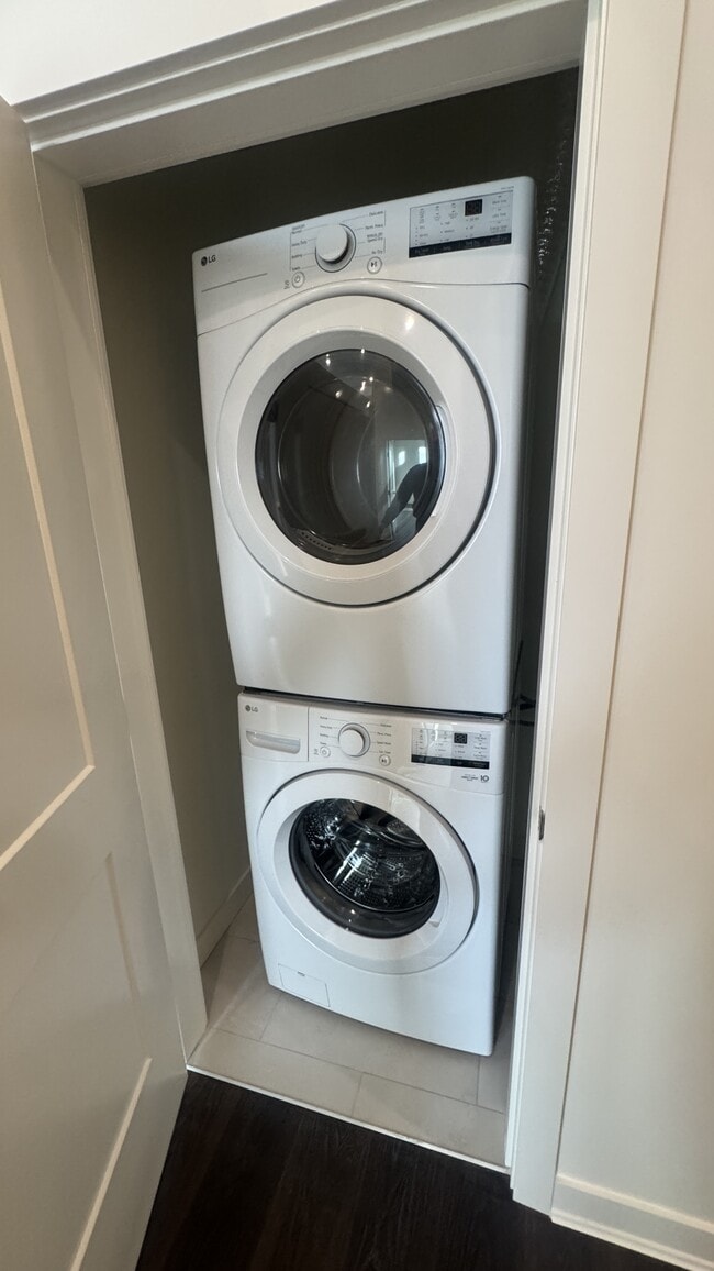 Photo - 5382-200 200 St