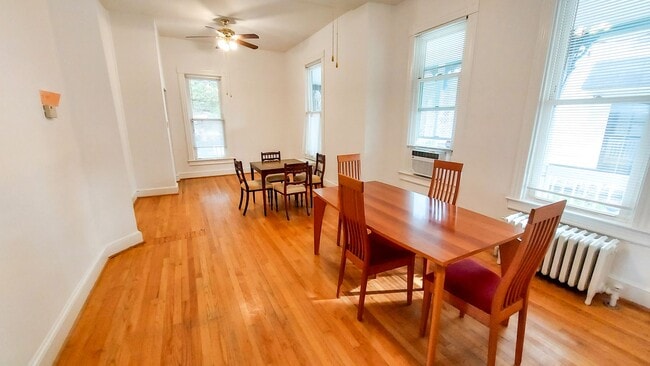 Building Photo - Charming and Sunlight 3BD, 1 BA in the Quaint DC Suburb of Mount Rainer, MD!!!
