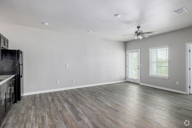 1BR, 1BA - 753SF - Dining Room