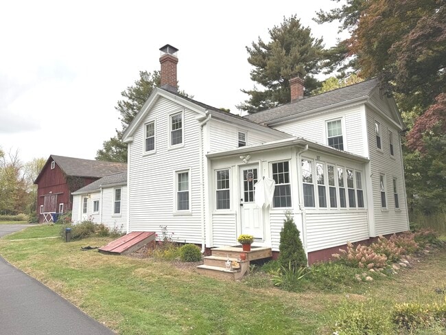 Building Photo - 557 South St