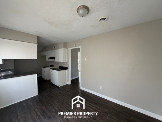 Photo - 3-Bedroom Single-Family Home for Rent in Memphis, TN - Vaulted Ceilings & Fenced Backyard