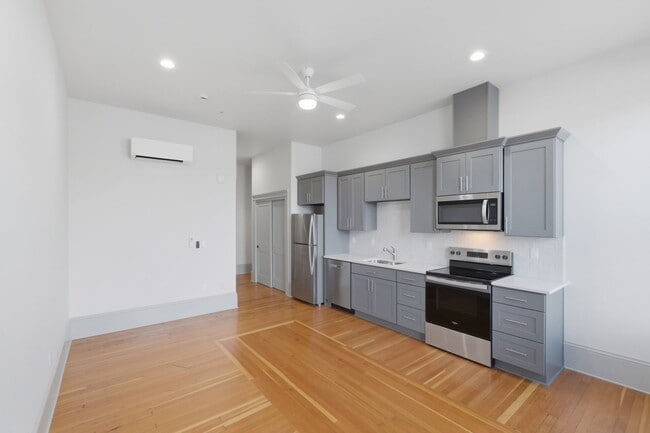 Photo - MOVE IN SPECIAL - See Description for Details Unit 455-207