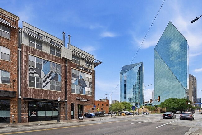 10_1001_Ross_Ave_Dallas_TX_75202-Exterior-MHP_0676 Mike Gasperetti Large