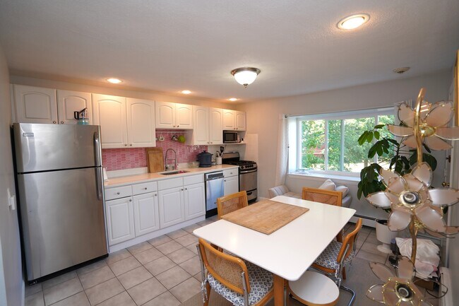 Photo - 360 Market St Unit 6