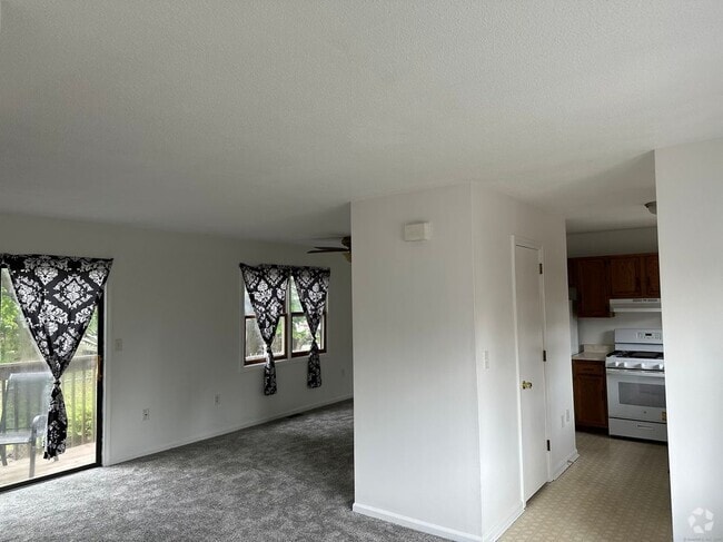 Building Photo - 95 Elm St Rental
