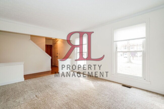 Photo - 856 Humboldt Dr W