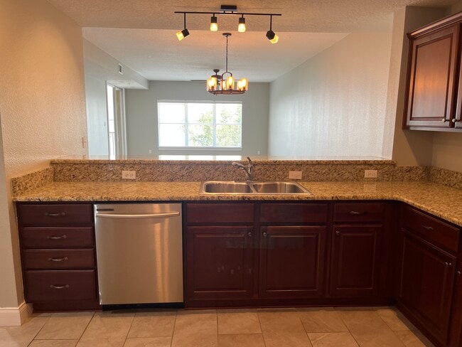 Kitchen - 225 W Seminole Blvd