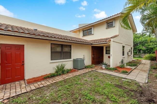 Photo - 2530 NE 9th St