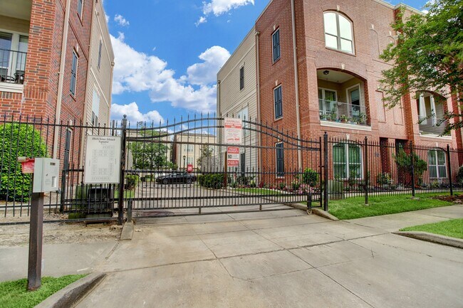 Photo - 2370 Bastrop St