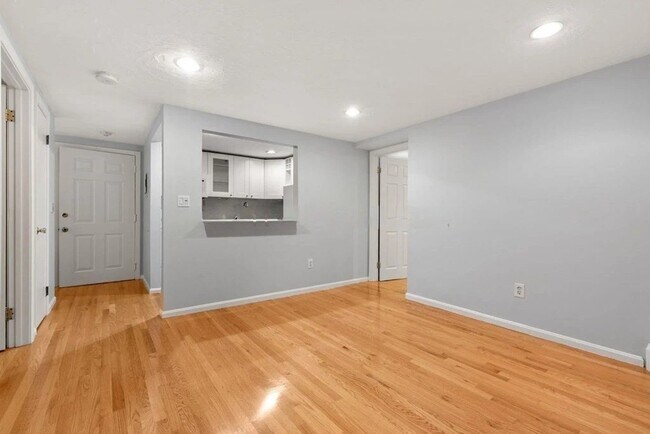 Building Photo - 30 Peterborough St Unit G Rental