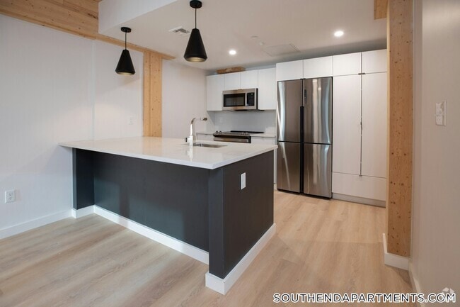 Building Photo - 11 E Lenox St Unit 602 Rental