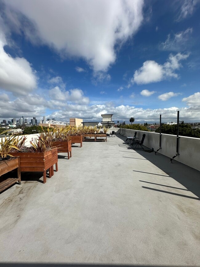 Photo - 1120 E 25th St