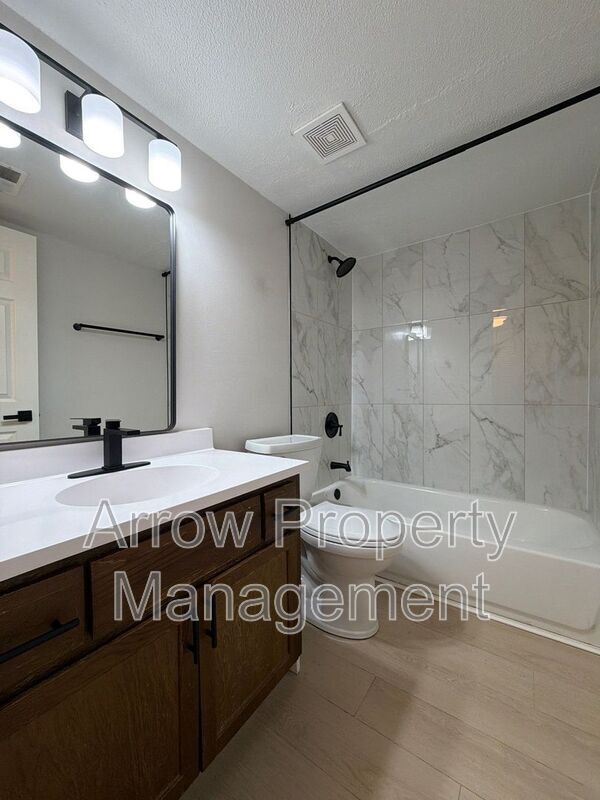 Photo - 3619 N 60th St