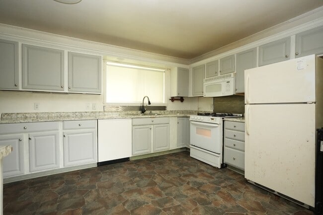 Photo - 2912 Cedarhurst Dr