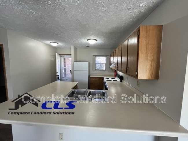 Photo - 563 Farrington St