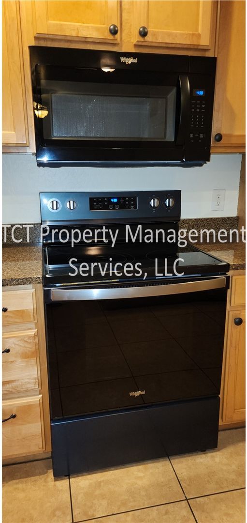 Photo - Beautiful 3 Bedroom Townhome Gated Gilbert Community!