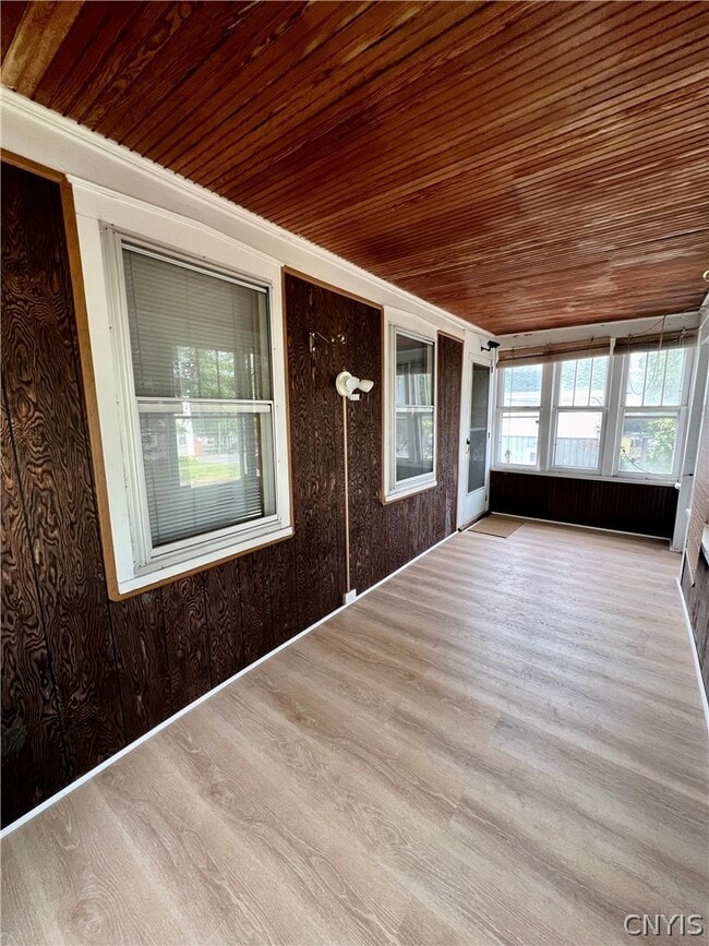 Photo - 140 E Oneida St