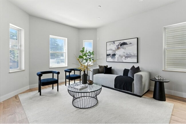 Photo - 34 Woodford St Unit 1