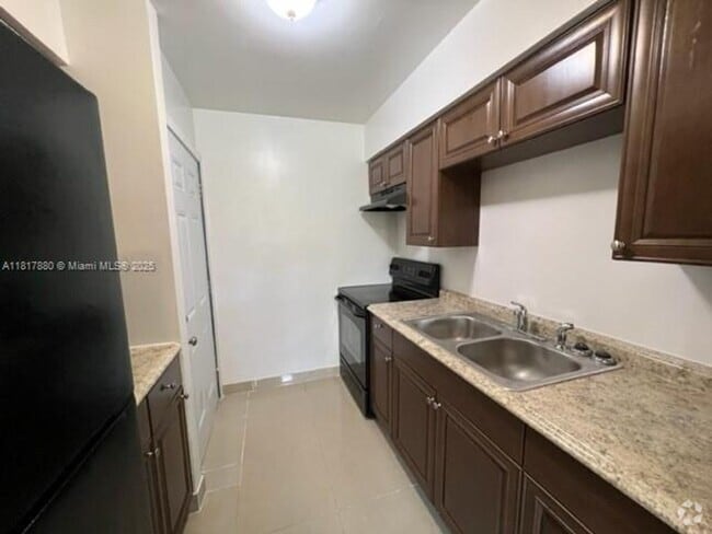 Building Photo - 939 Magnolia Dr Rental