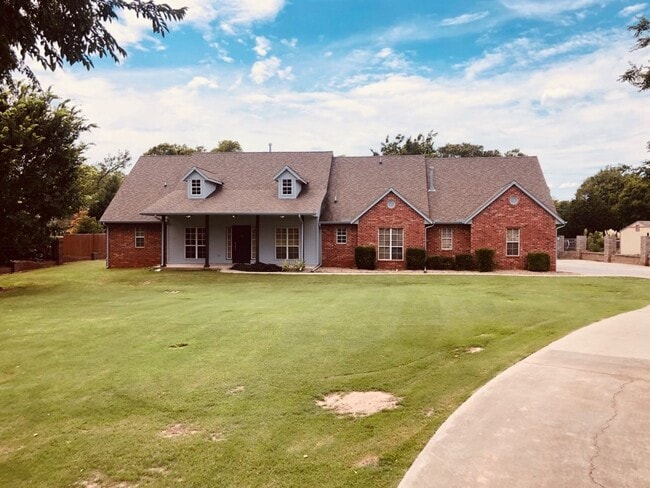Photo - 4 bed + office + Bonus room/2nd Living ups...