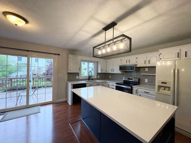Photo - Stunning 5-Bedroom Home in Eagle Crest subdivision
