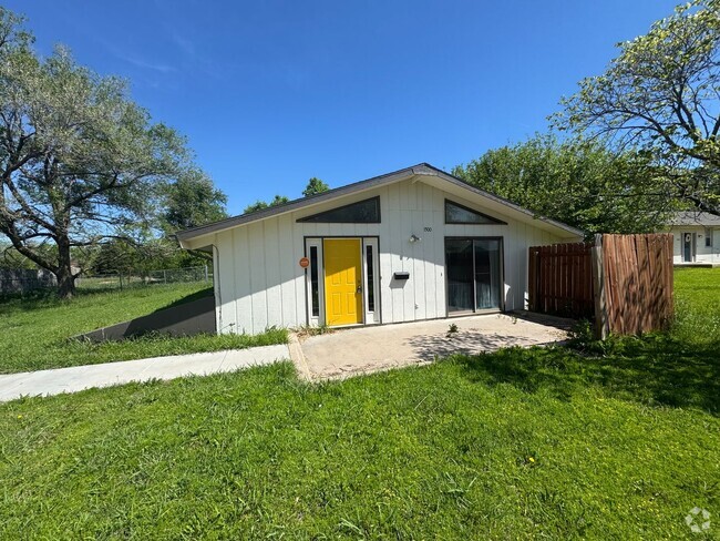Building Photo - $1000- 3 bed 1 bath - Single Family Home