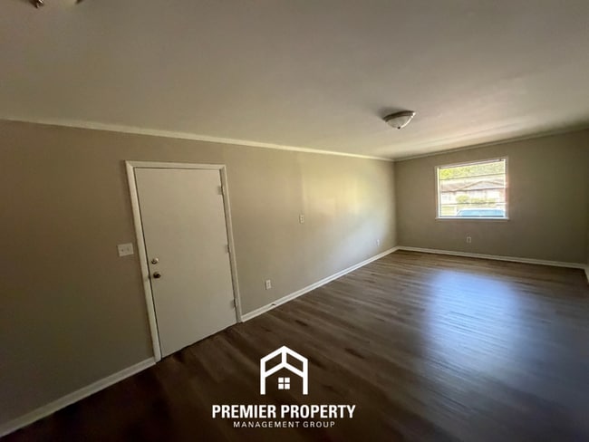 Photo - 3BR/2BA Center Point Rental with Hardwood Floors Throughout & Fenced Backyard