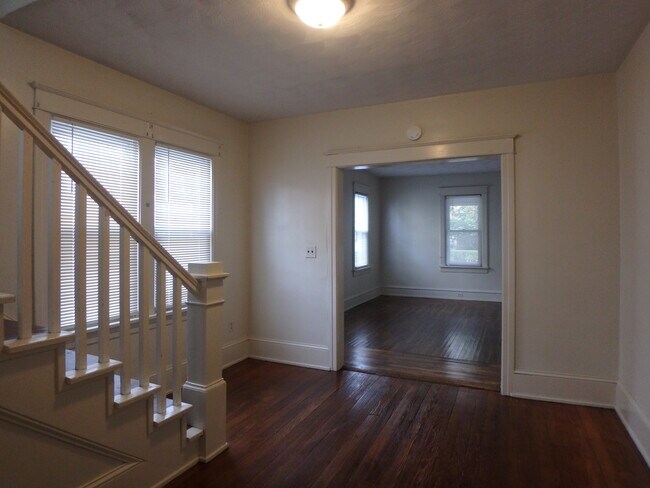 Building Photo - 117 N Montour St Unit 117