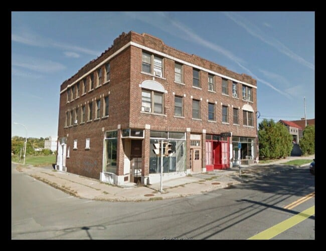 1003 E Fayette