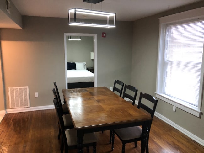 Photo - 2547 Cherry St