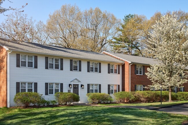 Avon Colonial Manor