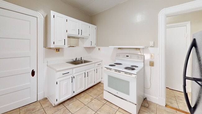 Building Photo - 23 Endicott Ave Unit 1F