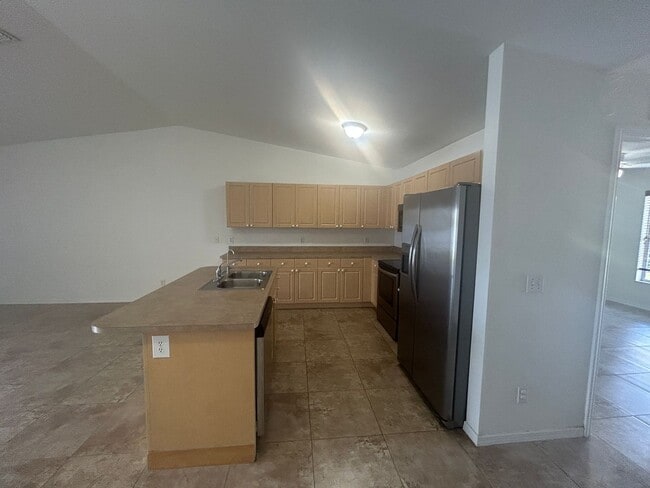 Building Photo - 605-607 SE 5 St Unit 605 Se 5 St Rental