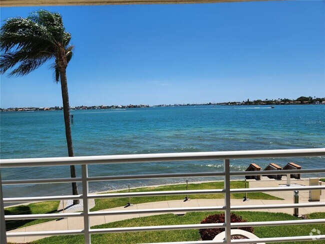 Building Photo - 6105 Bahia Del Mar Cir Unit 283 Rental