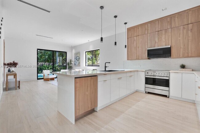 Photo - 4715 N Miami Ave