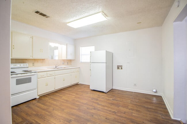 Photo - 4602 Detroit Ave