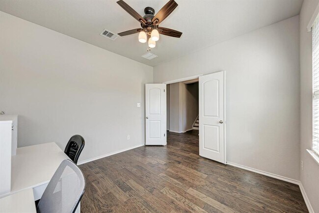 Photo - 136 Finley St
