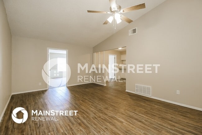 Photo - 721 Howard Ct
