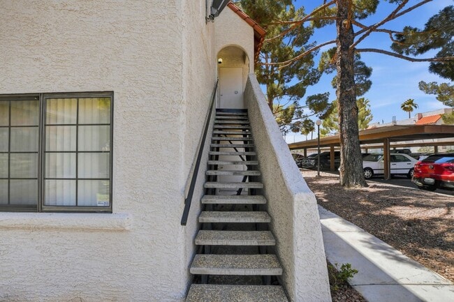 Photo - Upgraded 2 bedroom 2 bath upstairs condo