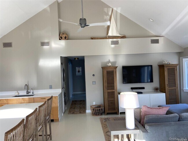 14 Kentucky St Unit 2