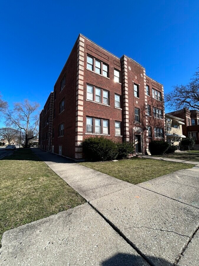 Photo - 10801 S Prairie Ave House