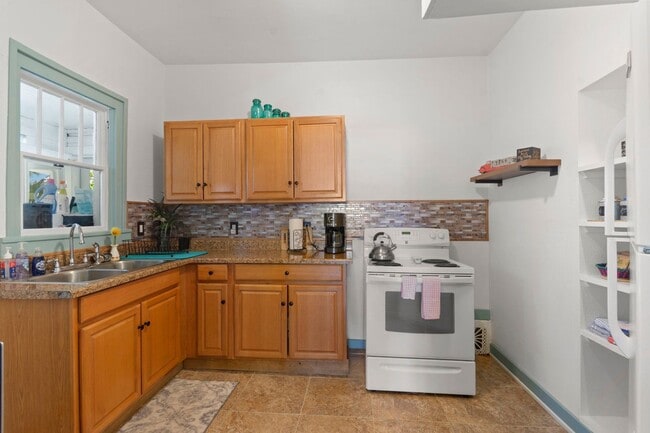 Photo - Charming 2 bed furnished Duplex Unit 442 W 1st St