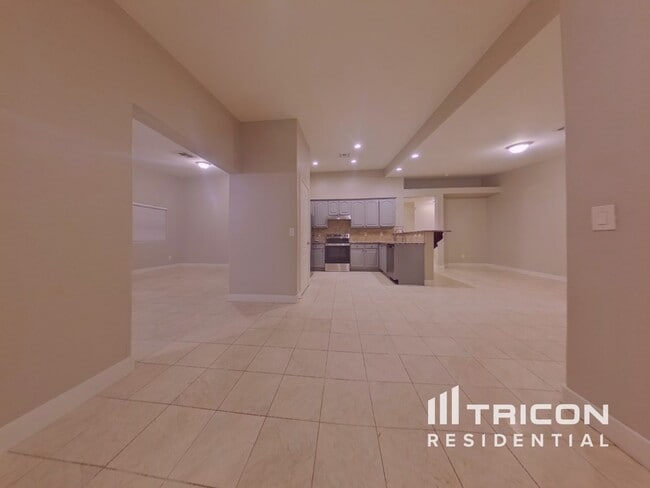 Photo - 810 S Greenleaf Ln